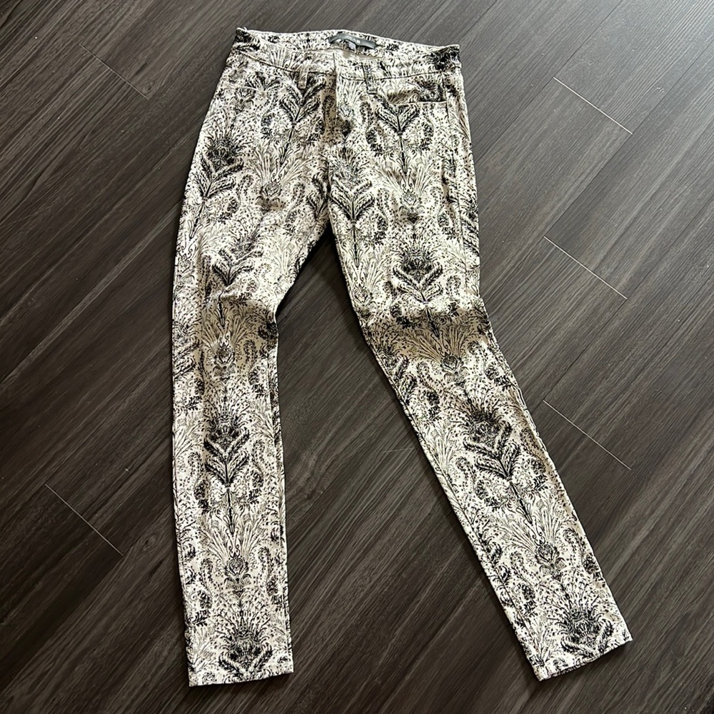 JOE’S white & black skinny jeans with floral print.